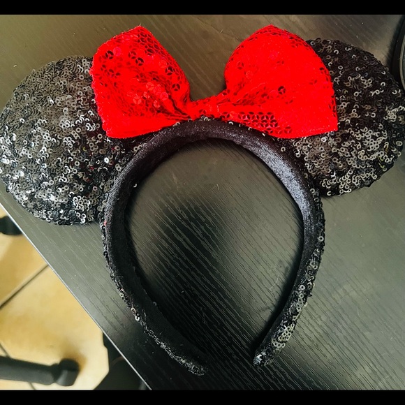 Minnie Mouse ears - Picture 1 of 1